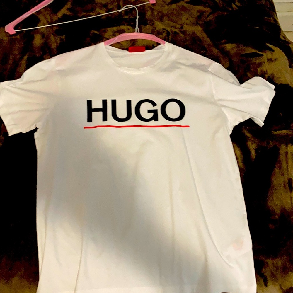 Hugo boss t shirt on excellent condition only wore 3 times no flaws
